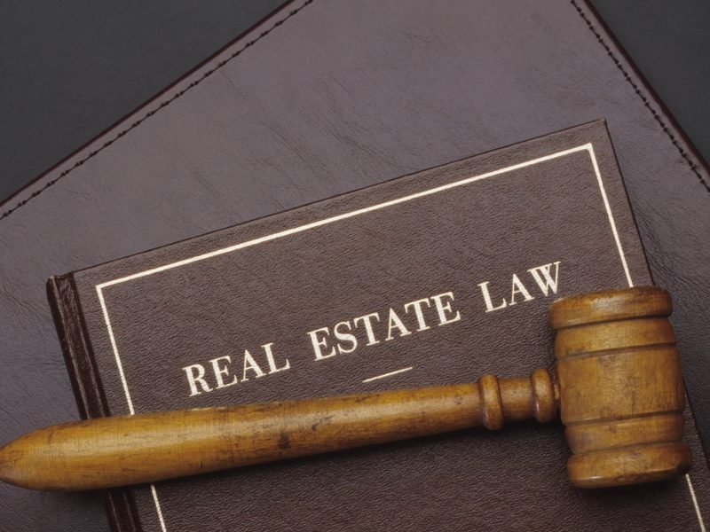 10 Reasons to Hire a Real Estate Lawyer